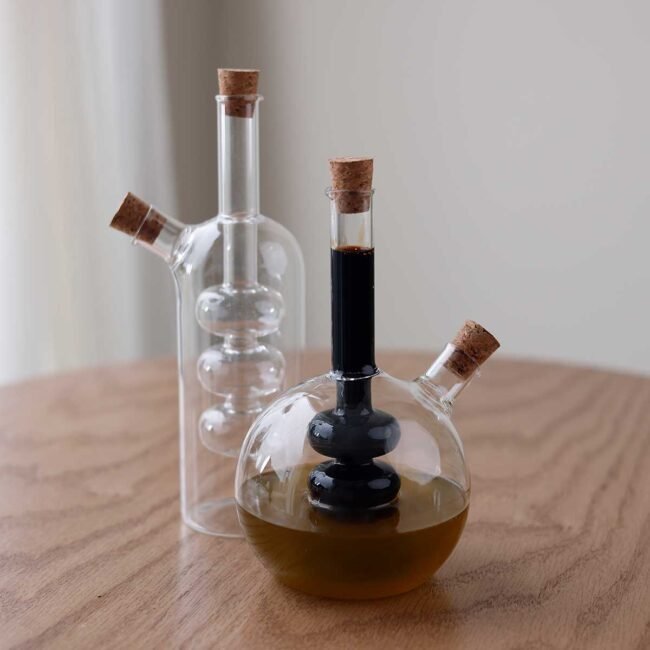 Round screw-on compact liquid bottle - Image 2