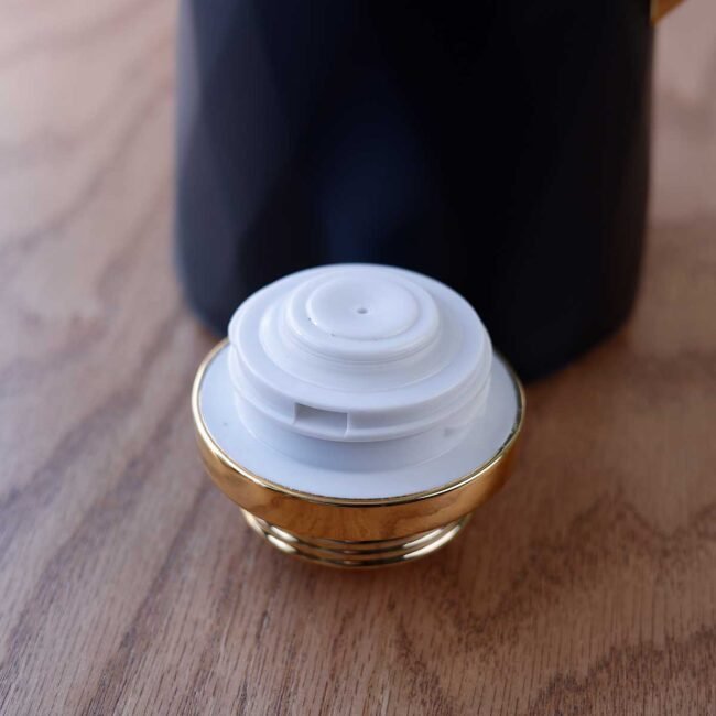 Gold and black thermos - Image 3