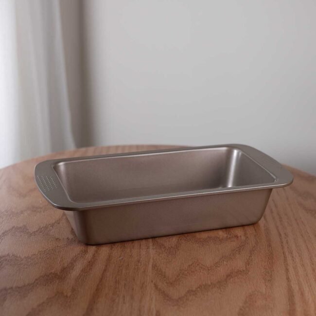 Rectangular cake pan
