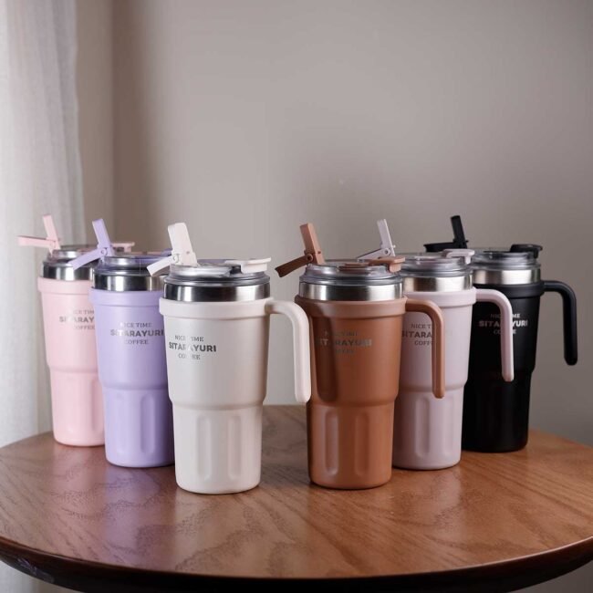 Thermal bottle with side handle