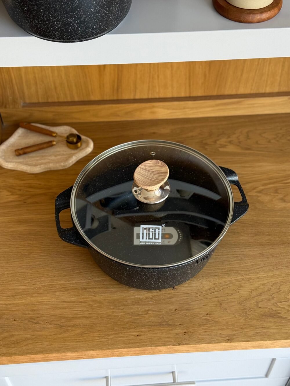 Granite Cooking Pot with Glass Lid and Side Handles - 6.6 Liters - Image 3