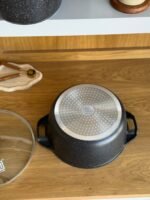 Granite Cooking Pot with Glass Lid and Side Handles - 6.6 Liters - Image 4