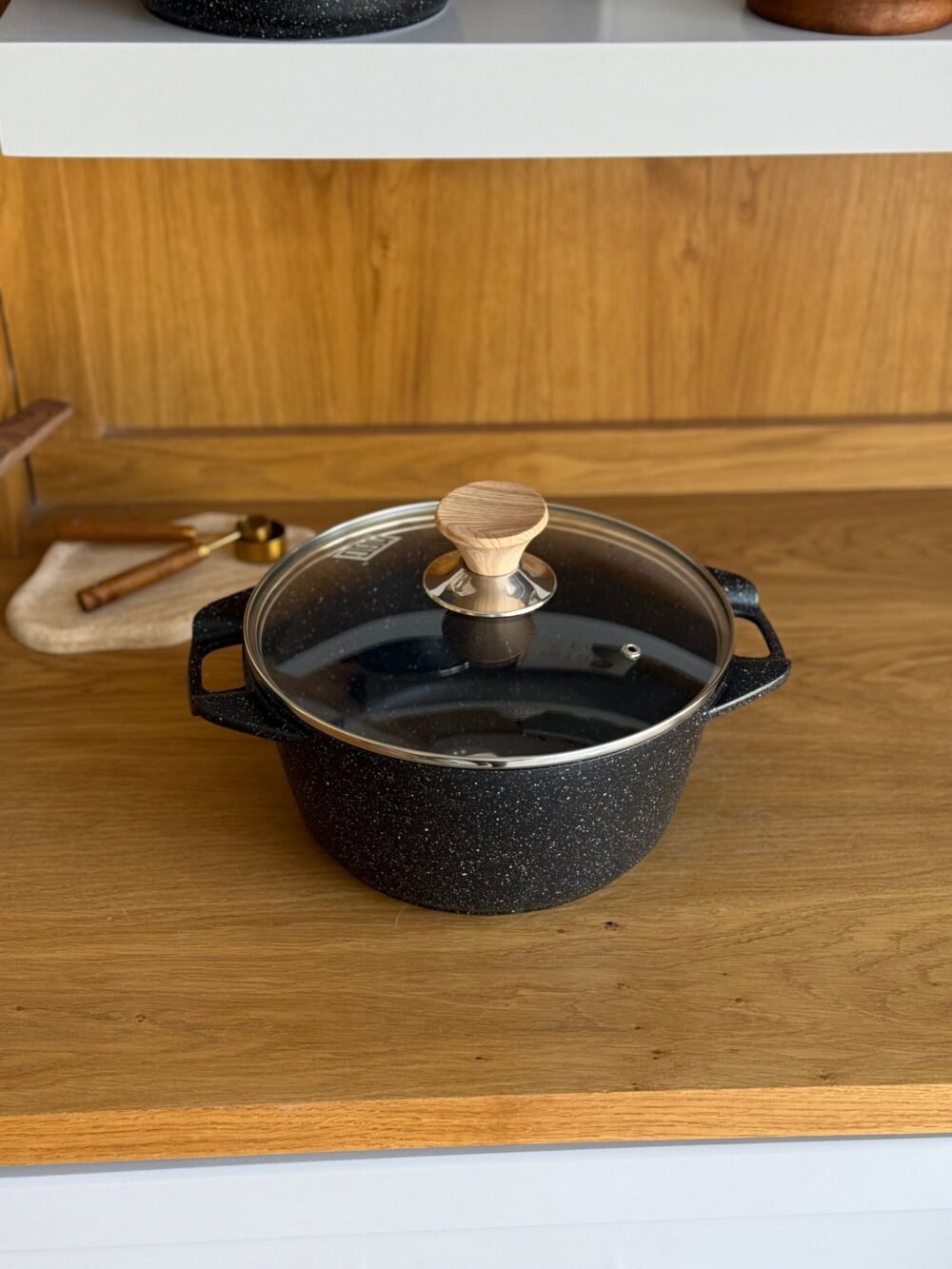 Granite Cooking Pot with Glass Lid and Side Handles -4.3 Liters - Image 1