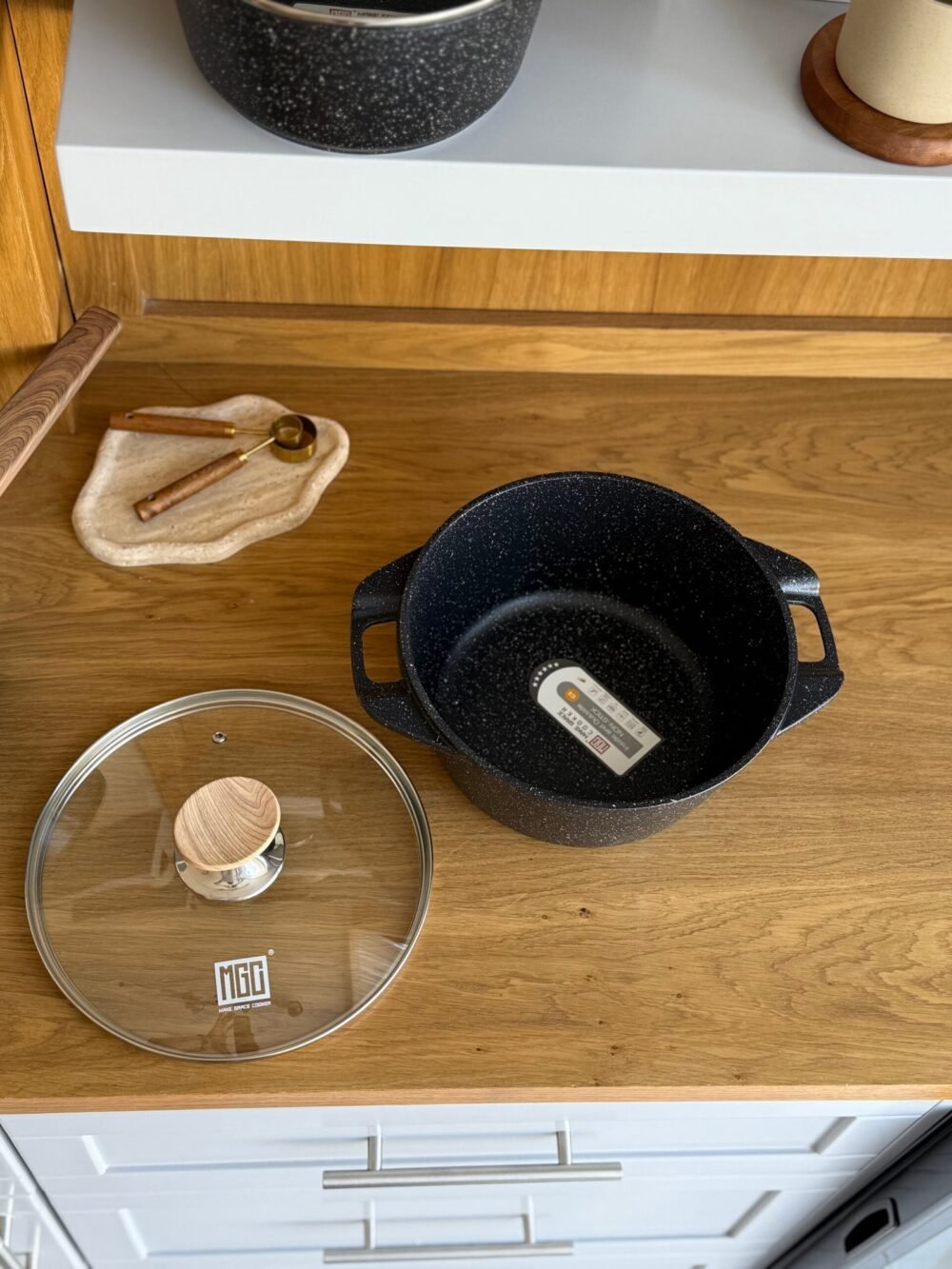 Granite Cooking Pot with Glass Lid and Side Handles -4.3 Liters - Image 3