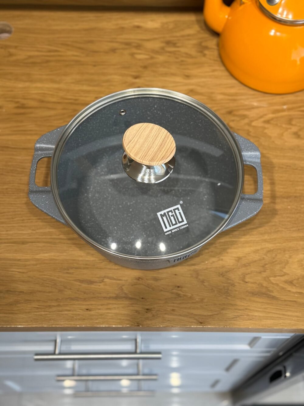 Granite Cooking Pot with Glass Lid and Side Handles - 4.3 Liters - Image 3