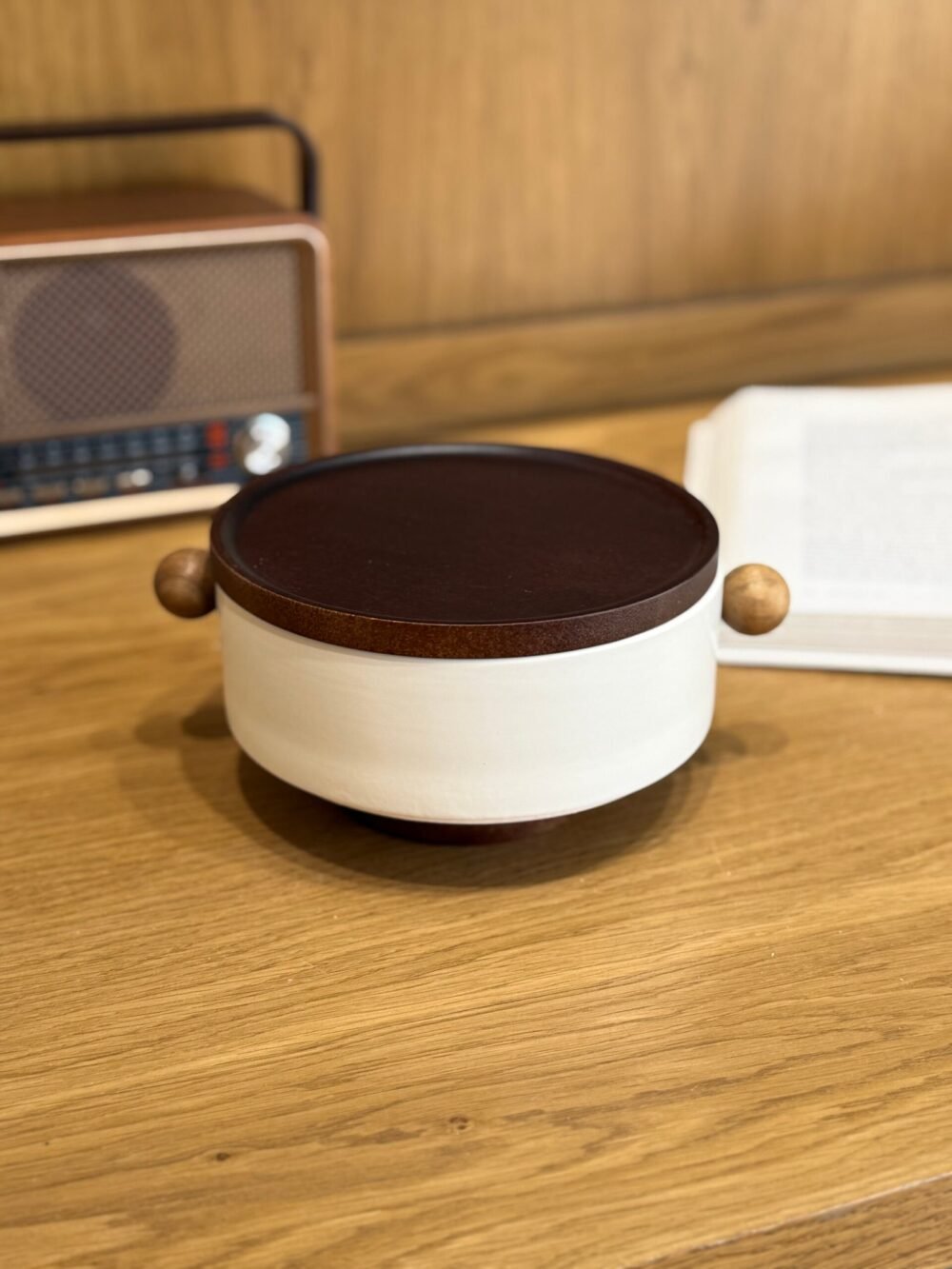 Small Wooden Lid Hospitality Container with Elegant Body - Image 1