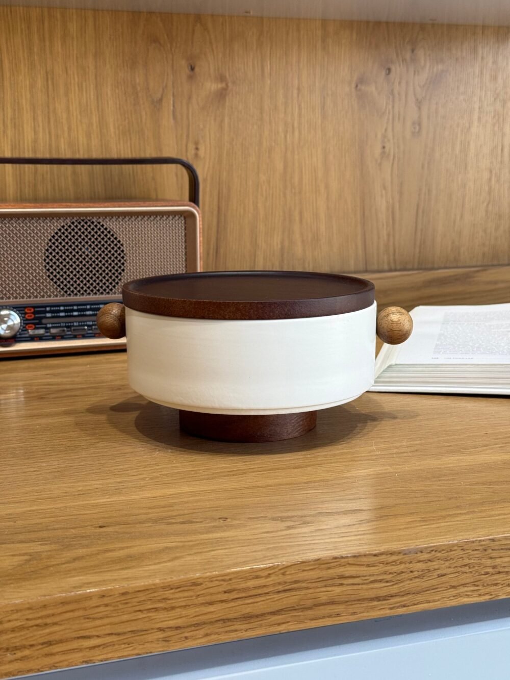 Small Wooden Lid Hospitality Container with Elegant Body - Image 2