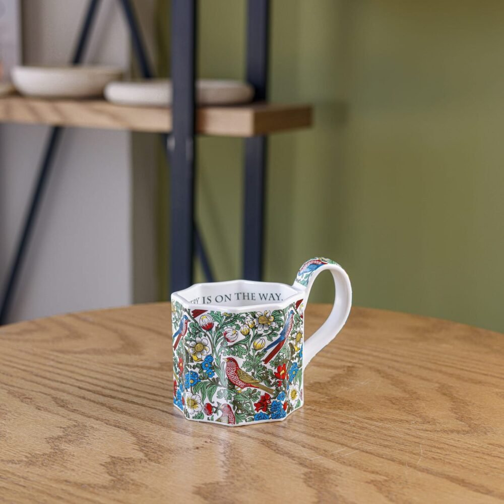 Decorated porcelain cup - Image 1