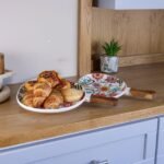 Serving plate with wooden handle - Image 2