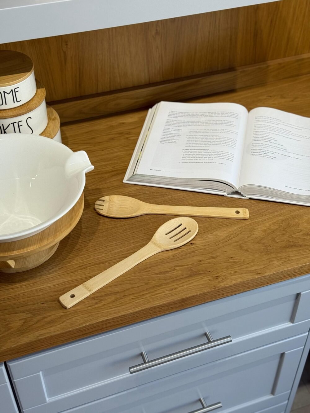 Porcelain Serving Bowl with Wooden Base and Utensils - Image 3