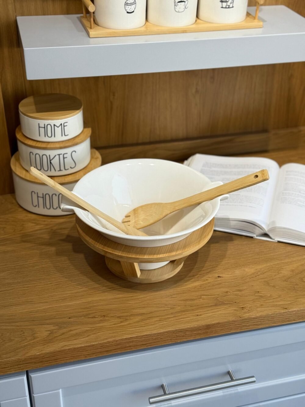 Porcelain Serving Bowl with Wooden Base and Utensils - Image 1