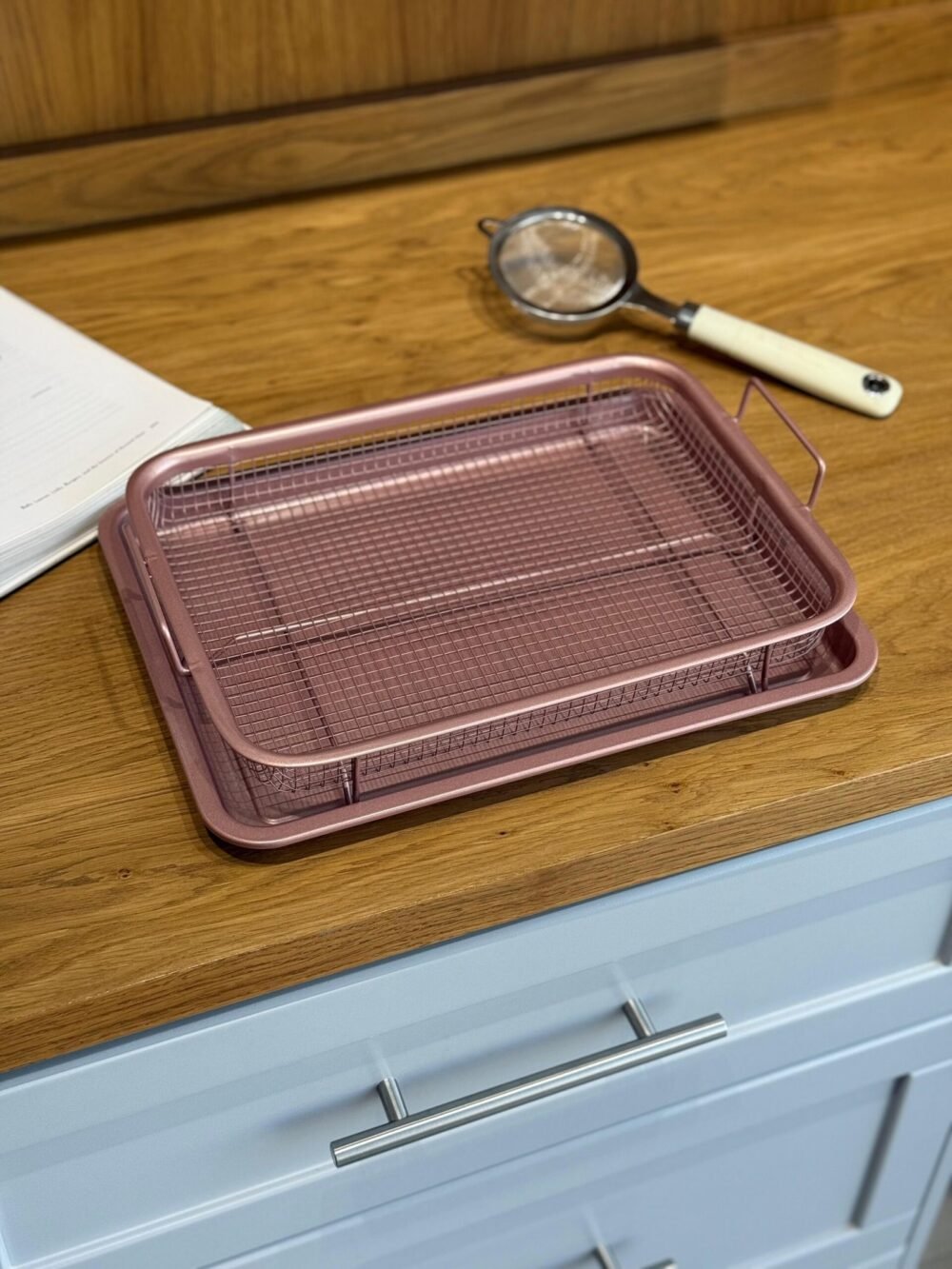 2-Piece Baking Tray with Crisper Rack - Image 1