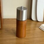 طاحونة توابل خشبية صغيرة