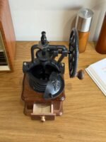 Vintage Manual Coffee Grinder – Hand Crank Style - Image 3