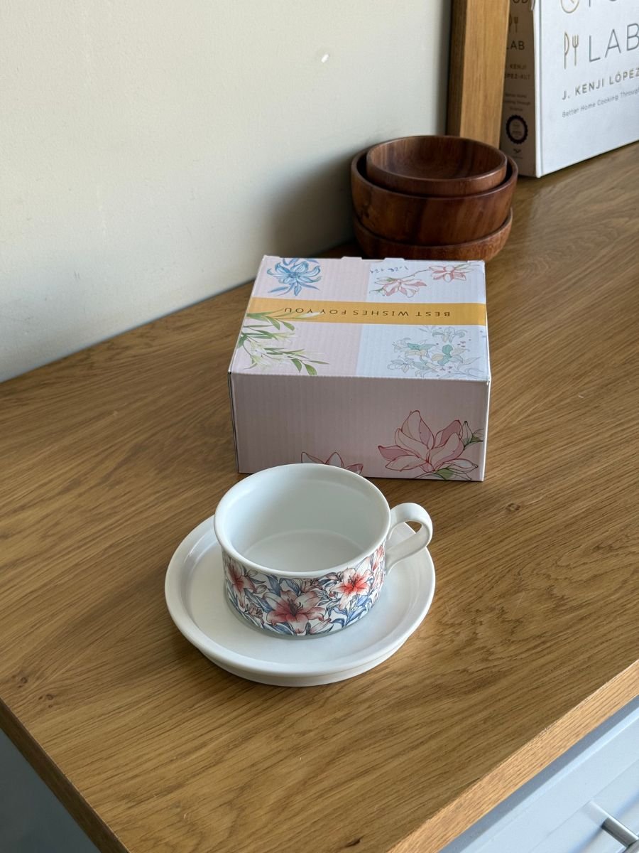 118 كوب شاي بورسلان بنقشة زهرية وردية مع صحن تقديم - الصورة 1