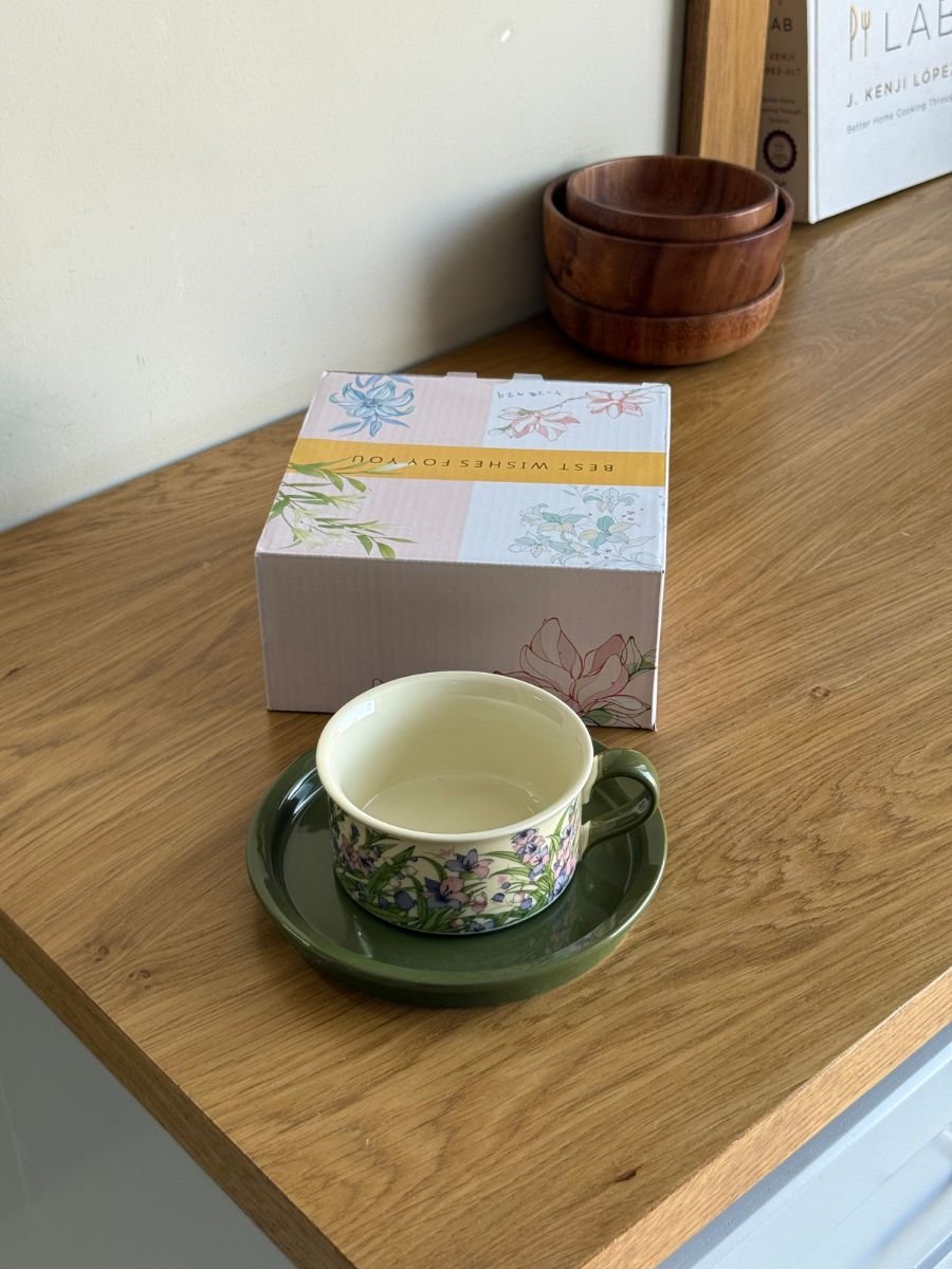 121 كوب شاي أخضر بنقشة زهرية مع صحن تقديم - الصورة 1