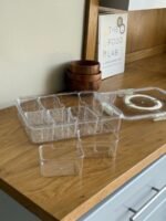 ⁦علبة تابروير سناك شفافة مقسمة إلى 8 خانات⁩ - الصورة ⁦2⁩