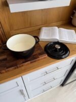 ⁦طنجرة كاست آيرون 24 سم⁩ - الصورة ⁦3⁩