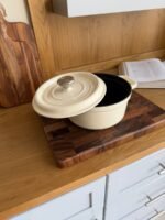 ⁦طنجرة كاست آيرون22 سم⁩ - الصورة ⁦3⁩