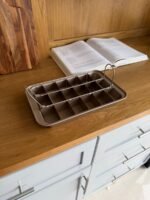 صينية خبز وتقديم مع فاصل تقسيم قابل للإزالة