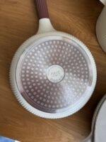 ⁦طقم طناجر ومقالي غير لاصق – 16 قطعة مع إكسسوارات مطبخ⁩ - الصورة ⁦5⁩