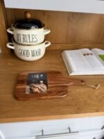 لوح تقديم وتقطيع خشب أكاسيا طبيعي – مقاس صغير