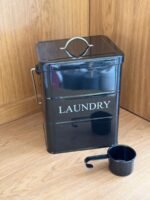 علبة مسحوق غسيل معدنية مع مكيال