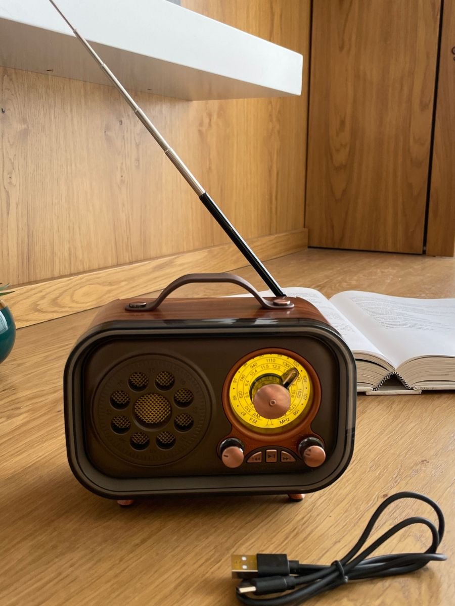 118 Portable Radio Speaker - Image 1