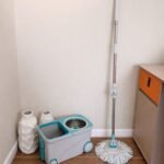 ممسحة دوران مع دلو بعجلات (Spin Mop) – مع 2 رأس مايكروفايبر