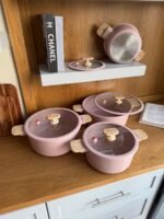 طقم طناجر جرانيت مع أغطية زجاج ومقابض خشبية