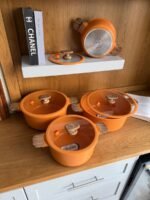 طقم طناجر جرانيت مع أغطية زجاج ومقابض خشبية