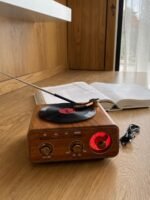 راديو محمول بتصميم عصري مدمج