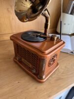 ⁦راديو محمول بتصميم كلاسيكي مع بوق قابل للإزالة⁩ - الصورة ⁦4⁩