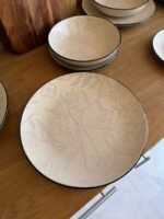 ⁦طقم صحون سيراميك مزخرفة – 18 قطعة⁩ - الصورة ⁦2⁩