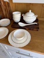 ⁦طقم سفرة بورسلان مزخرف – 26 قطعة⁩ - الصورة ⁦3⁩