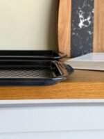 ⁦طقم صواني فرن مسطحة (قطعتان) – كبيرة وصغيرة⁩ - الصورة ⁦4⁩