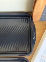 ⁦طقم صواني فرن مسطحة (قطعتان) – كبيرة وصغيرة⁩ - الصورة ⁦5⁩