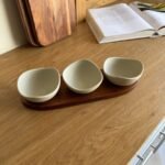 أوعية تقديم سيراميك (3 قطع) مع قاعدة خشبية