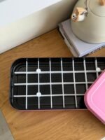 ⁦(مناسبة للفرن) صينية حلويات مستطيلة مع غطاء وشبك تقطيع⁩ - الصورة ⁦4⁩