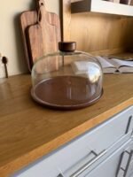 طبق تقديم كبير مع غطاء زجاجي وقاعدة خشبية