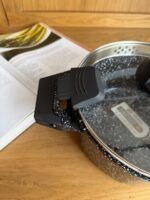 ⁦قدر طبخ جرانيت مع غطاء زجاج – 24 سم⁩ - الصورة ⁦2⁩