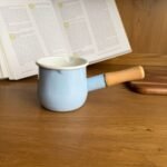 غلاي مطلي بالمينا مع مقبض خشبي