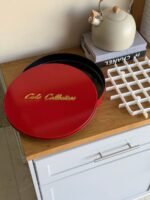 ⁦(مناسبة للفرن) صينية حلويات دائرية مع غطاء وشبك تقطيع⁩ - الصورة ⁦2⁩