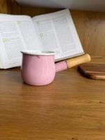 غلاي مطلي بالمينا مع مقبض خشبي