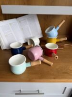 ⁦غلاي مطلي بالمينا مع مقبض خشبي⁩ - الصورة ⁦2⁩