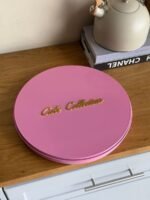 ⁦(مناسبة للفرن) صينية حلويات دائرية مع غطاء وشبك تقطيع⁩ - الصورة ⁦2⁩