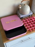 ⁦(مناسبة للفرن) صينية حلويات مربعة مع غطاء وشبك تقطيع⁩ - الصورة ⁦2⁩