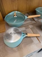 ⁦طقم قدور ومقالي ألمنيوم مصبوب مانع للالتصاق مع مقابض قابلة للإزالة⁩ - الصورة ⁦3⁩