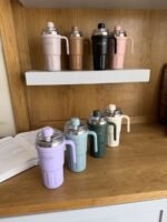 Insulated Travel Mug with Handle & Straw – 600 ml - Image 2