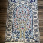 سجادة مزخرفة ازرق فاتح